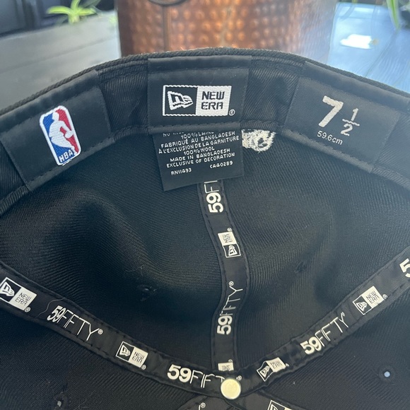 LIKE NEW: Toronto Raptors fitted cap - Picture 3 of 3